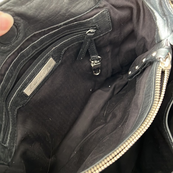 Kenneth Cole - bag - black - leather - used a few times - in good condition - Picture 6 of 11
